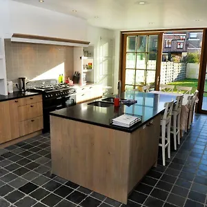 https://huize-ewoud.bruges-hotels.info